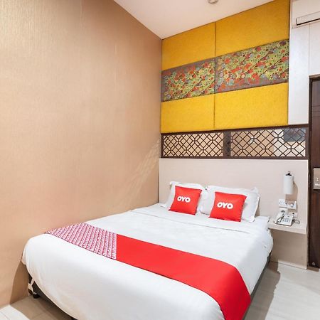 Super Oyo Flagship 91863 Metro House Hotel Surabaya Exterior photo