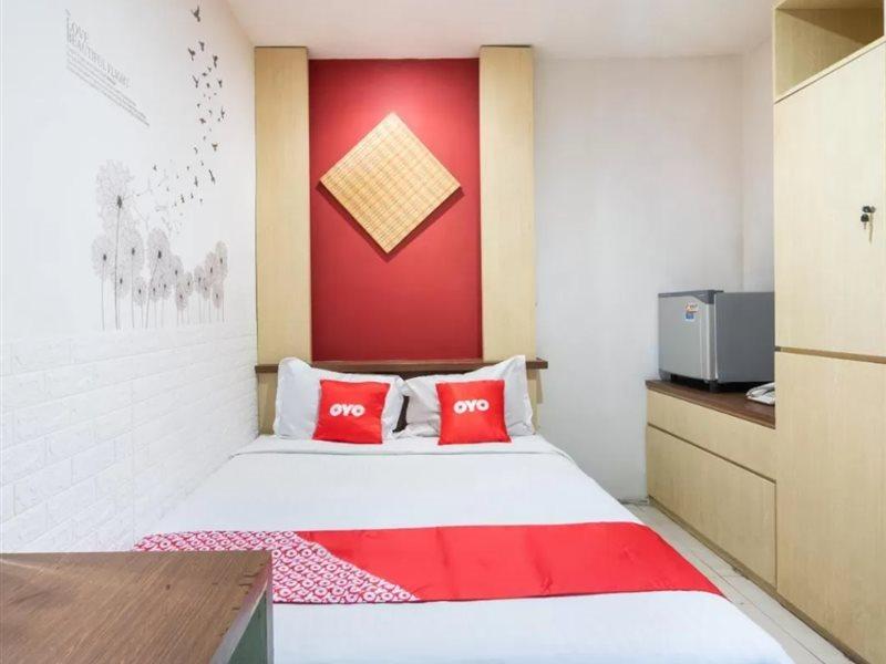Super Oyo Flagship 91863 Metro House Hotel Surabaya Exterior photo