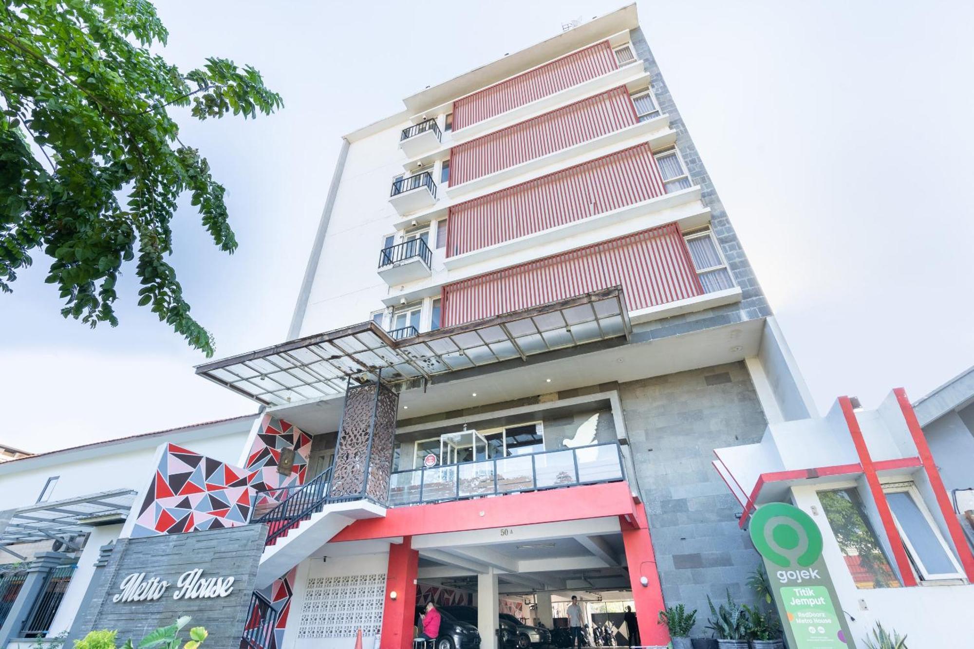 Super Oyo Flagship 91863 Metro House Hotel Surabaya Exterior photo