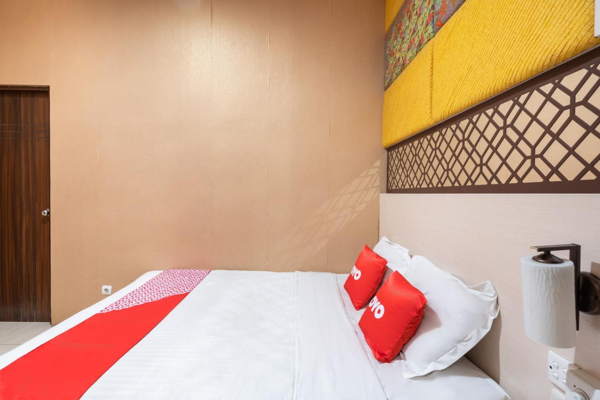 Super Oyo Flagship 91863 Metro House Hotel Surabaya Exterior photo